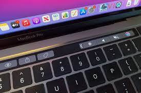 MACBOOK PRO M1 – Puissance Pro, Autonomie de Roi